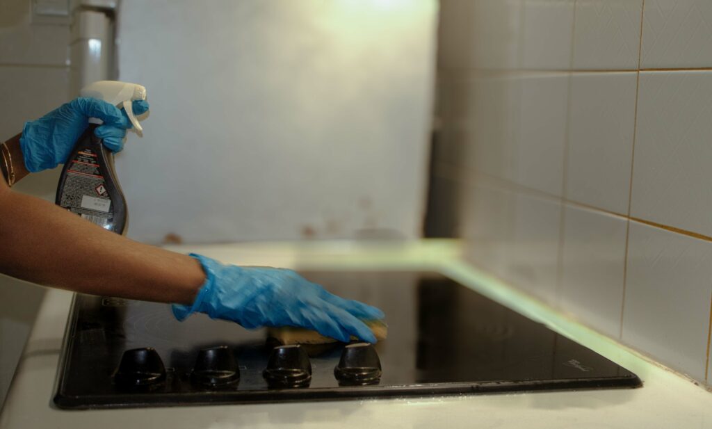 Aide à domicile dans le var, nettoyage cuisine